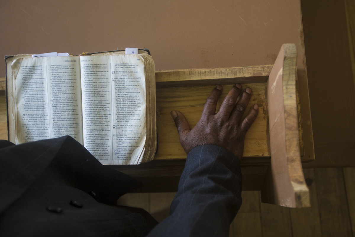 How can you recognize a faithful pastor?